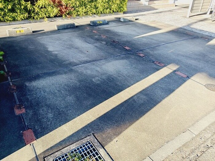 物件外観写真2　(駐車場)