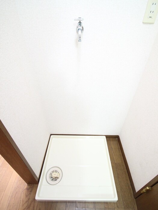 物件内観写真14　(洗濯機置場)