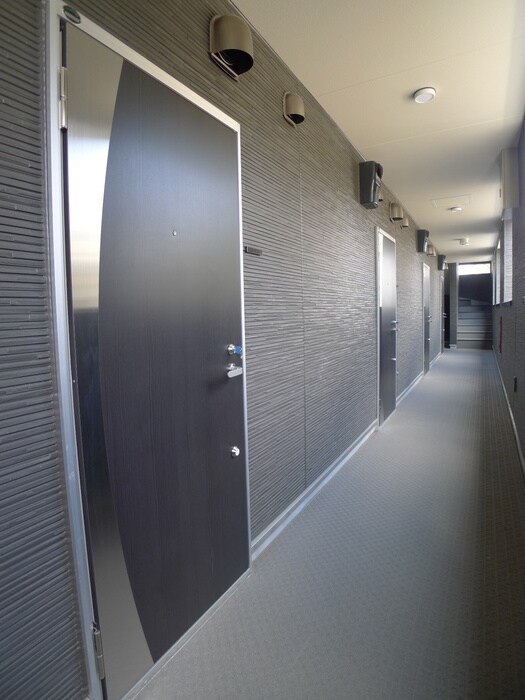 物件外観写真6　(エントランス部分)