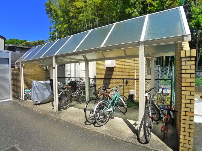 物件外観写真3　(駐輪場)
