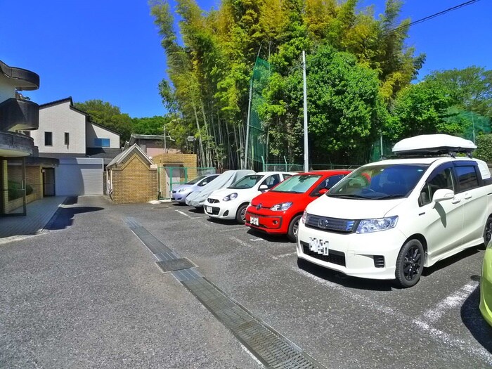 物件外観写真4　(駐車場)