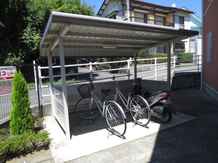 物件外観写真3　(駐輪場)