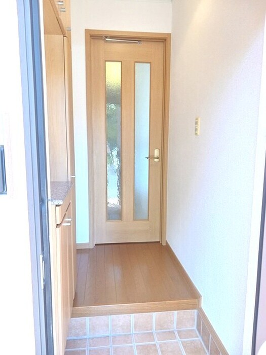 物件内観写真13　(玄関)