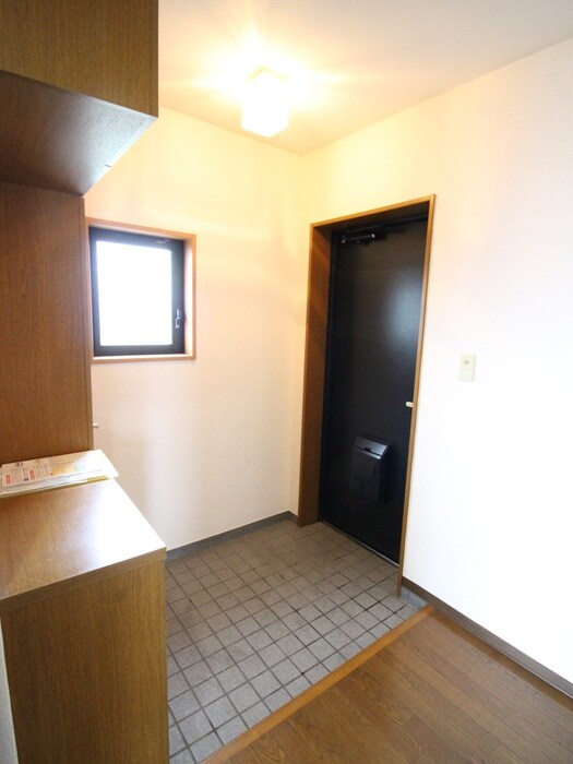 物件内観写真13　(玄関)