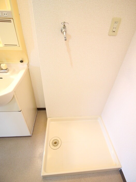 物件内観写真17　(洗濯機置場)