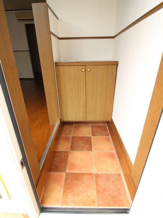 物件内観写真8　(玄関)