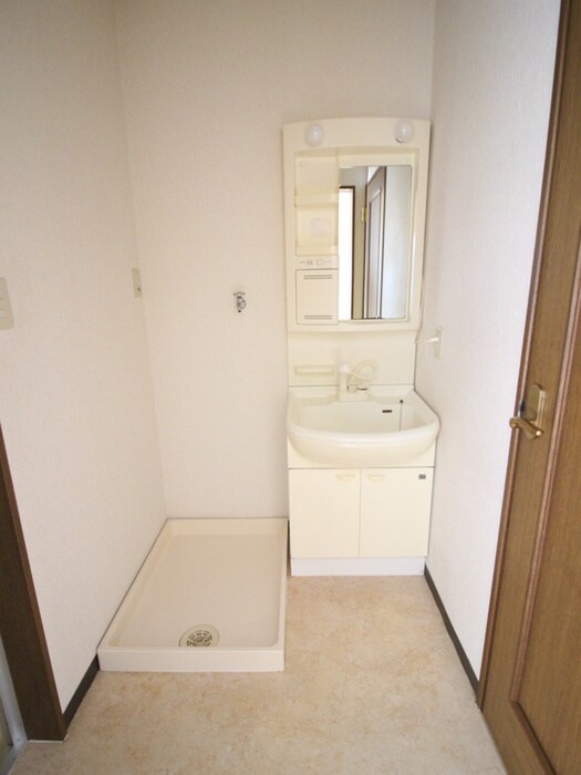 物件内観写真12　(洗濯機置場)