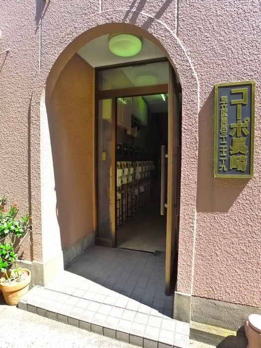 物件外観写真5　(エントランス部分)