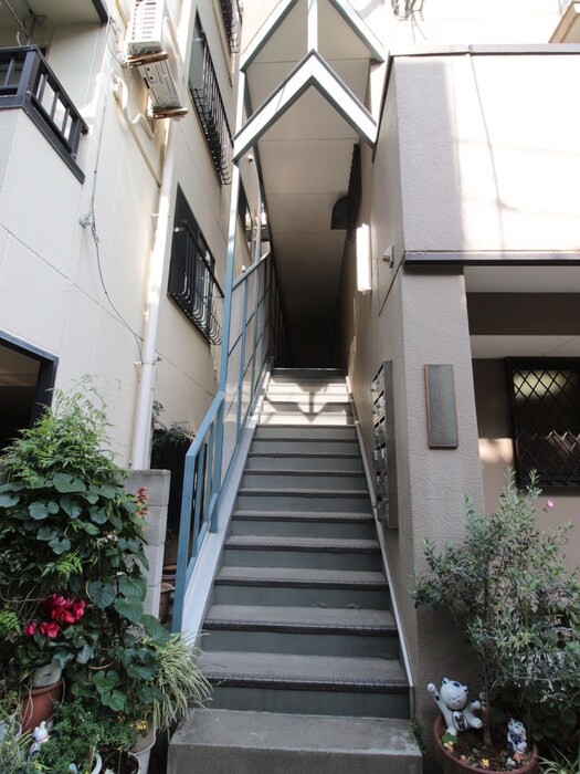 物件外観写真4　(エントランス部分)