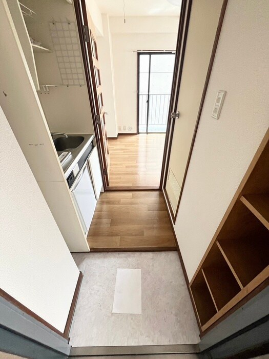 物件内観写真14　(玄関)