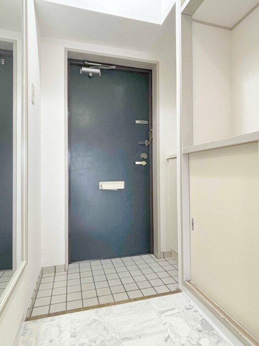 物件内観写真16　(玄関)