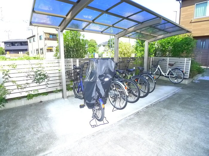 物件外観写真5　(バイク置き場)