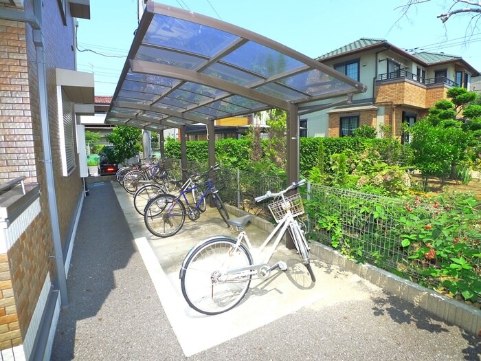 物件外観写真4　(駐輪場)