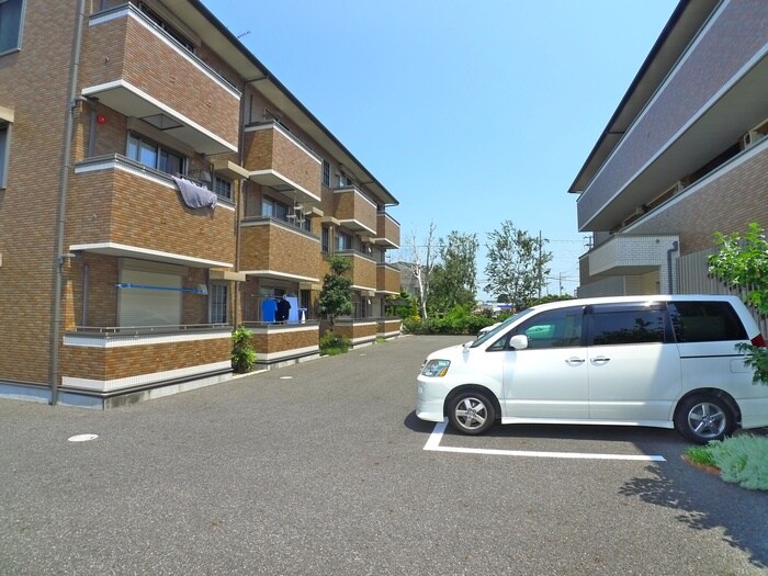 物件外観写真5　(駐車場)