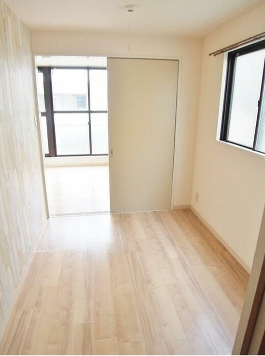 物件内観写真4　(居室)