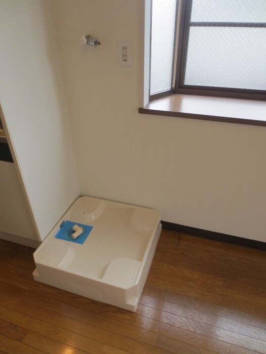 物件内観写真8　(洗濯機置場)