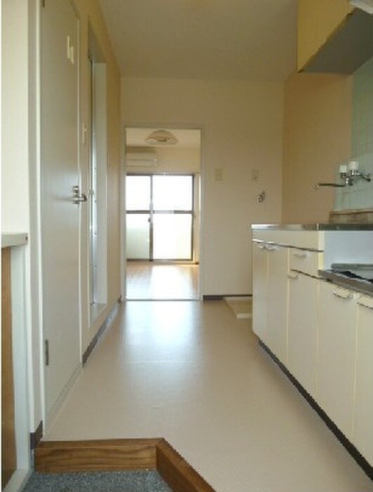 物件内観写真5　(玄関)