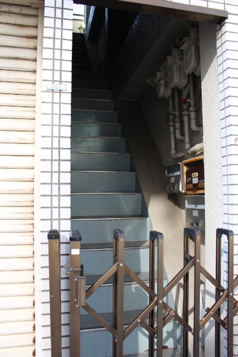 物件外観写真3　(エントランス部分)