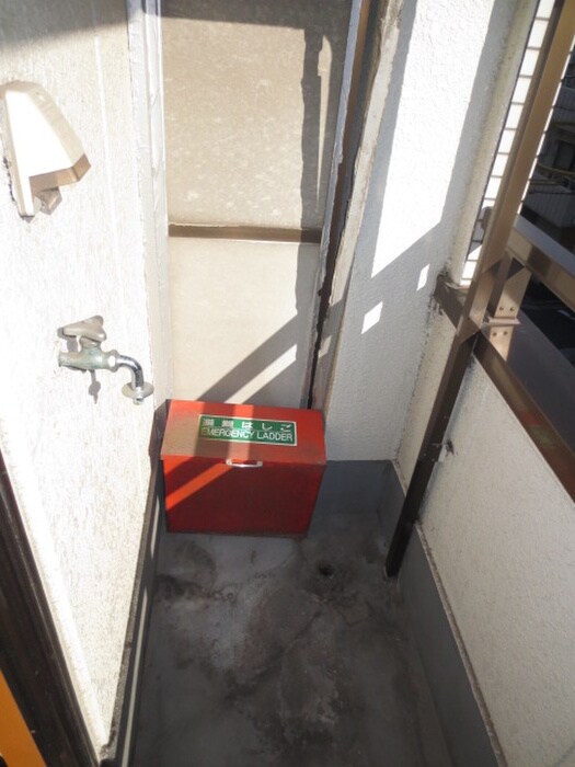 物件内観写真11　(洗濯機置場)