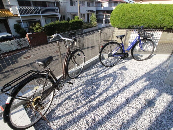 物件外観写真5　(駐輪場)