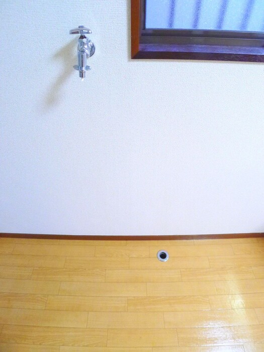 物件内観写真14　(洗濯機置場)