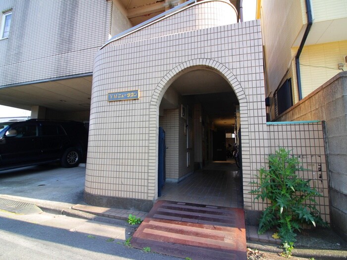 物件外観写真3　(エントランス部分)