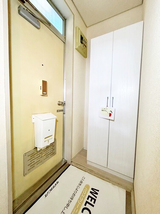 物件内観写真12　(玄関)