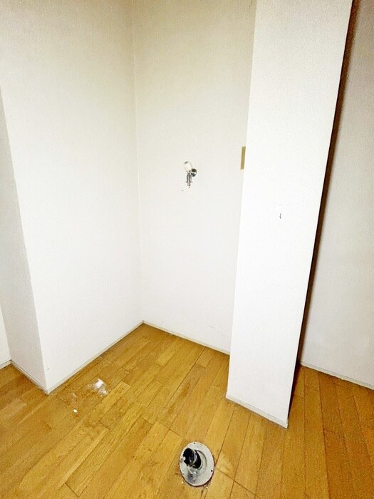 物件内観写真16　(洗濯機置場)