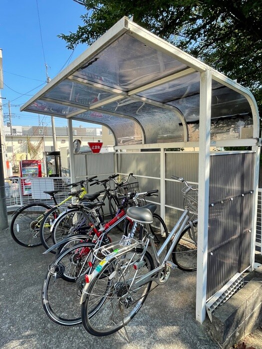 物件外観写真5　(駐輪場)
