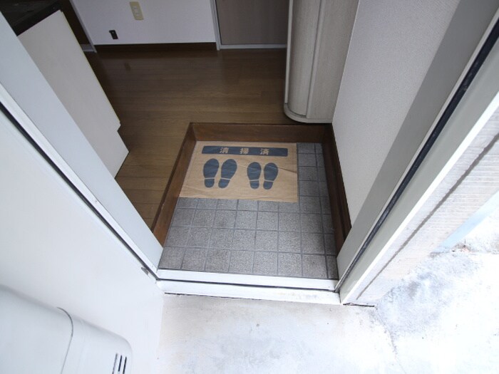 物件内観写真13　(玄関)
