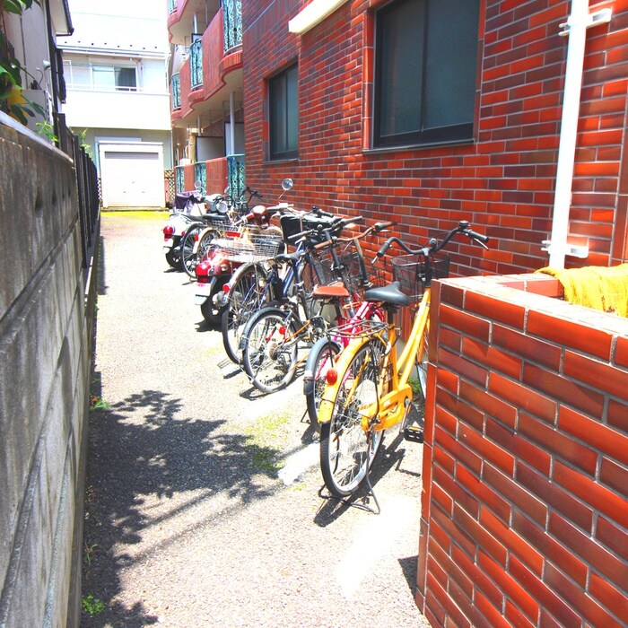 物件外観写真5　(駐輪場)