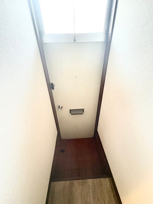 物件内観写真12　(玄関)