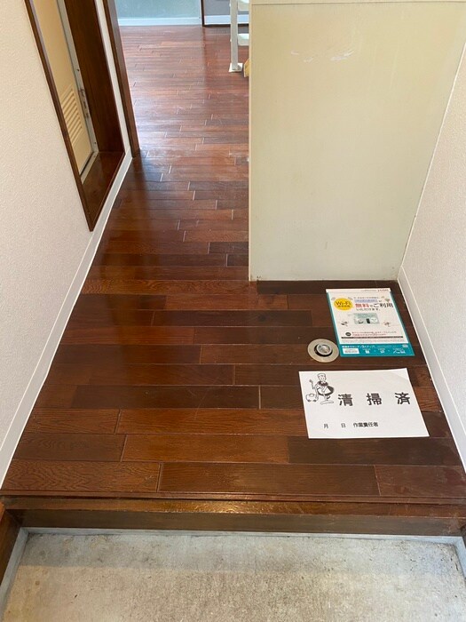 物件内観写真16　(玄関)