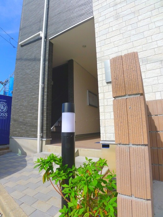 物件外観写真3　(エントランス部分)