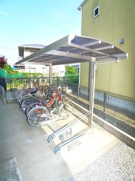 物件外観写真5　(駐輪場)