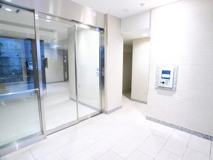 物件外観写真4　(エントランス部分)