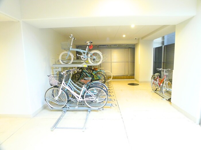 物件外観写真5　(駐輪場)