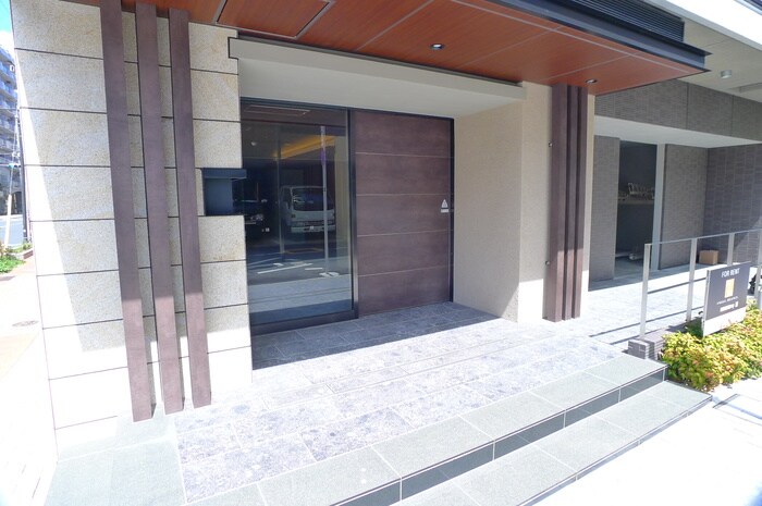 物件外観写真2　(エントランス部分)