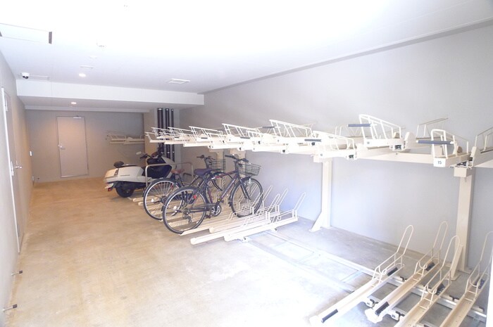 物件外観写真3　(駐輪場)