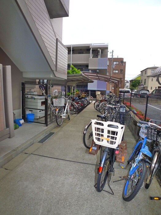 物件外観写真4　(駐輪場)