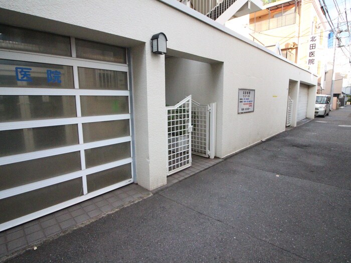 物件外観写真4　(エントランス部分)