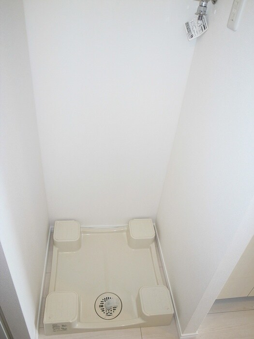 物件内観写真12　(洗濯機置場)