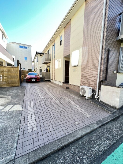 物件外観写真3　(エントランス部分)