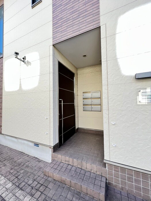 物件外観写真4　(エントランス部分)