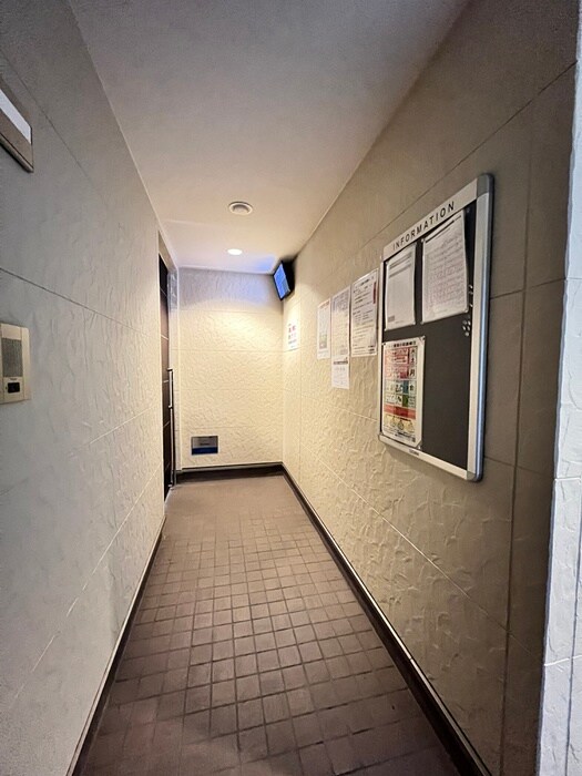 物件外観写真5　(エントランス部分)