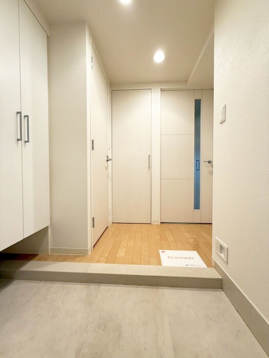 物件内観写真7　(玄関)