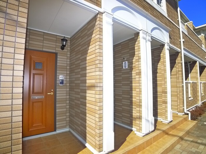 物件外観写真3　(エントランス部分)