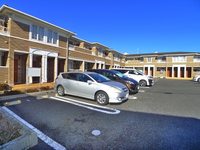 物件外観写真4　(駐車場)