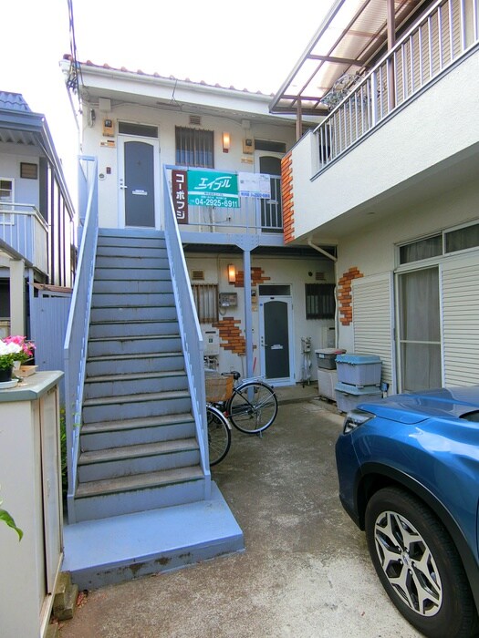 物件外観写真2　(エントランス部分)