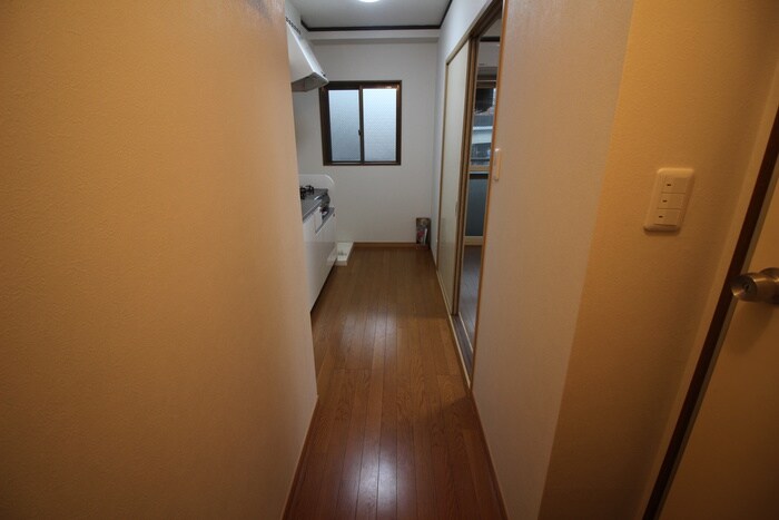 物件内観写真18　(廊下)
